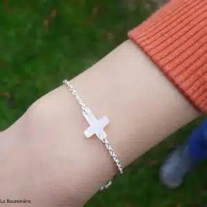 Bracelet Croix en nacre sur chaîne fine (argent massif ou plaqué or)