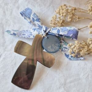 Croix en nacre personnalisée