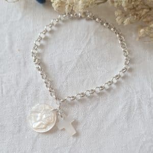au-nom-du-pere-bijoux-bracelet-ange-en-nacre-et-mini-croix-en-nacre