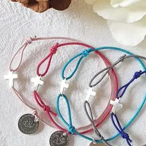 Bracelet Croix en argent sur fil élastique