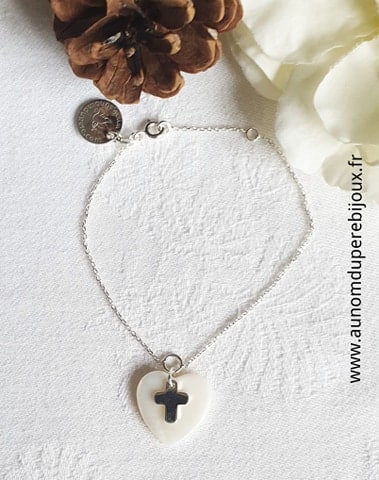 Pendentif Croix Avec Cœurs émaillés Violet - Alliage Argenté - Longueur 7x4cm - Occasion Bon état
