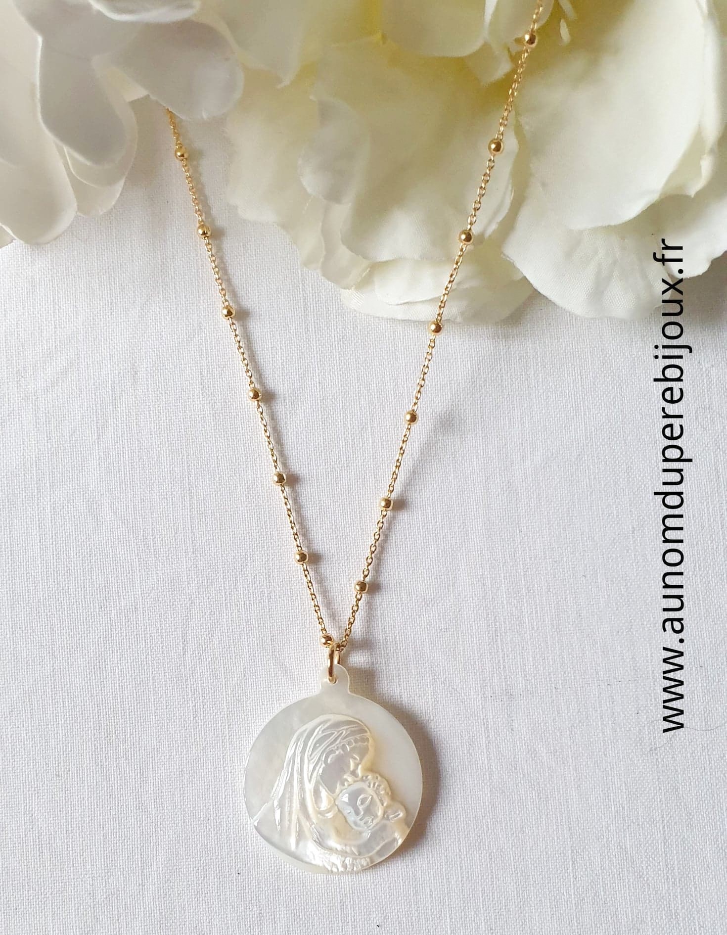 Collier pendentif coquillage véritable teinté lilas nacré et argent 925/000 sur chaine 45 cm