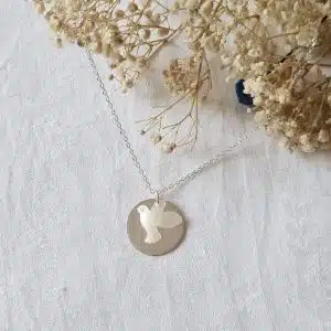 Collier colombe en nacre sur médaille en argent massif