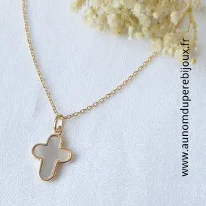Collier Croix en nacre sertie en plaqué or