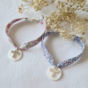 Bracelet de Communion sur ruban Liberty