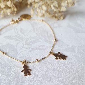 Bracelet-sur-chaine-perlee-en-plaque-or-3-microns-avec-1-mini-garcon-et-1-mini-fille-en-plaque-or