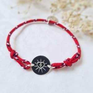 Bracelet médaille plate Coeur rayonnant d'Amour (sur cordon paracorde rouge)