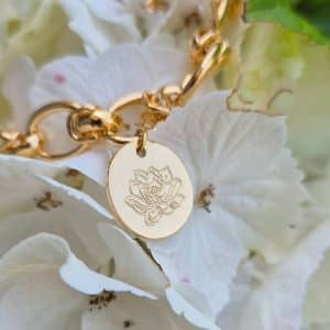 Bracelet personnalisé Fleur de Naissance sur chaîne Pia, médaille du mois de juillet