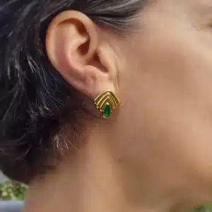 Boucles d'oreilles Art Déco portées (vert)