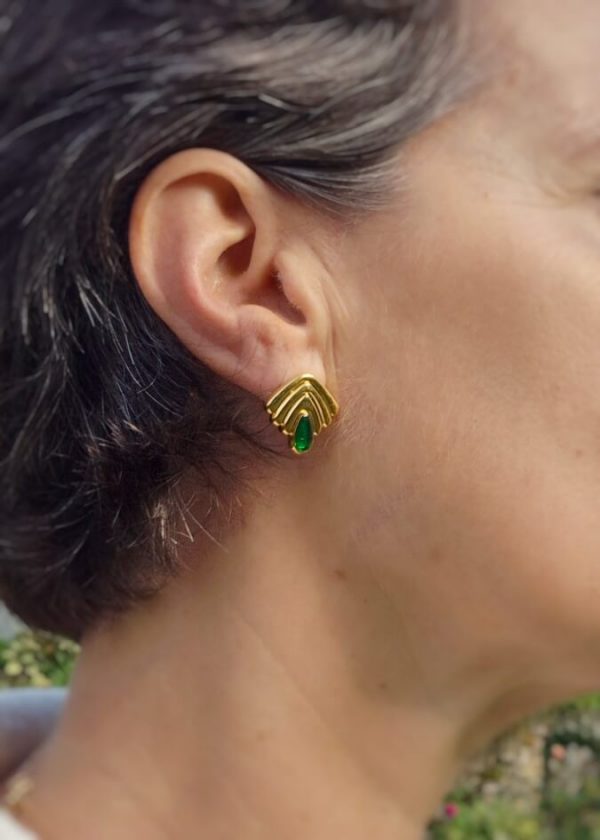 Boucles d'oreilles Art Déco portées (vert)