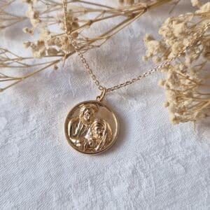 Collier avec Médaille de Sainte Famille