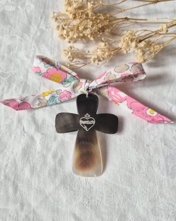 Croix avec Sacré Coeur