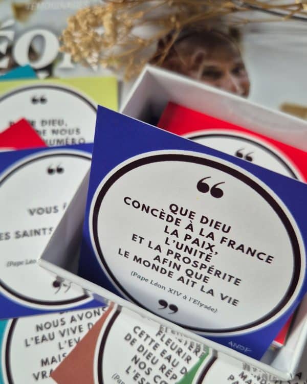 Au Nom du Père Bijoux - Cartes Cl'1 Dieu du Pape Léon - prière pour la France lors des Vêpres à Notre-Dame de Paris.